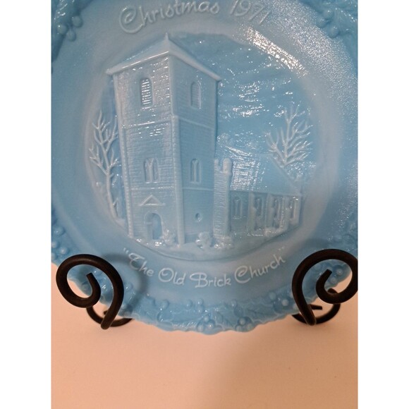 Vintage 1971 Blue Fenton The Old Brick Church Christmas Plate  8" - Picture 2 of 4